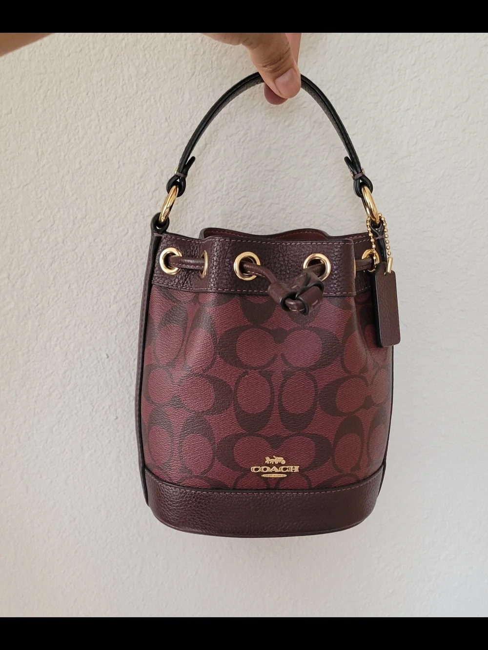 NWOT Coach burgundy Dempsey bucket bag with adjustable drawstring,
